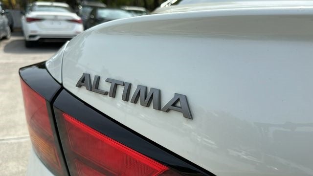 2023 Nissan Altima 2.5 SL ILLUMINATED KICK PLATES